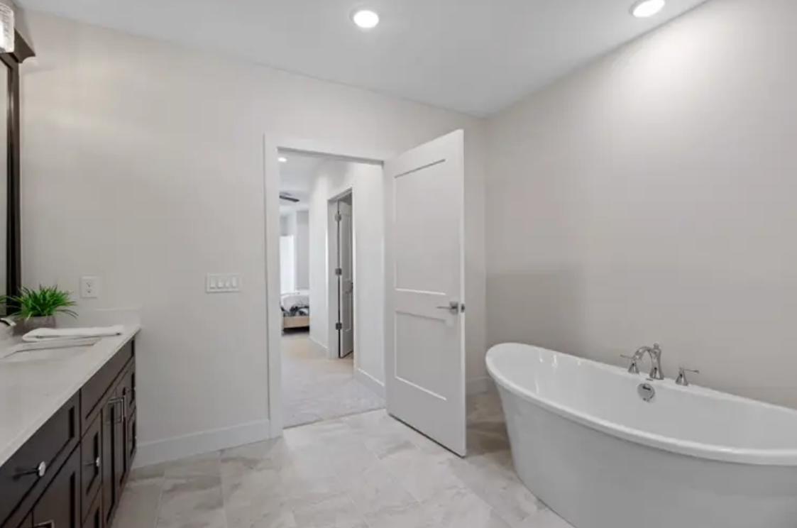 5912 Woodland Ln Cincinnati OH - photo 1